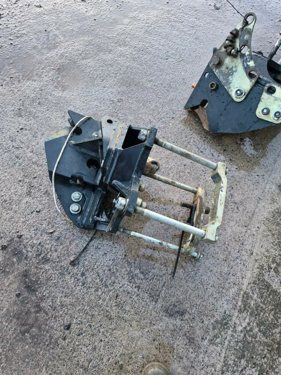 McConnell axle brackets