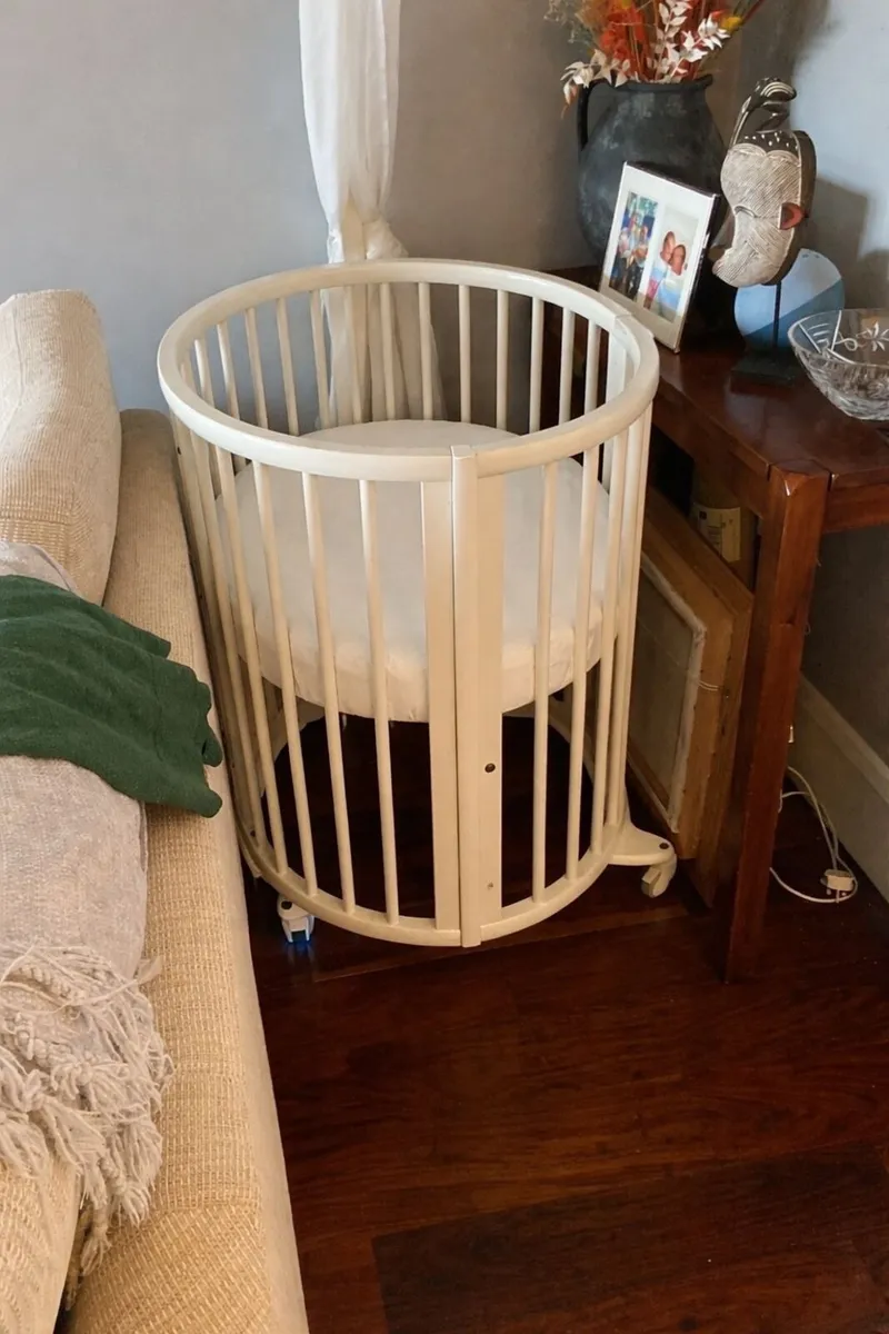 Stokke Sleepi Mini Bed (New Born Cot) - Image 1