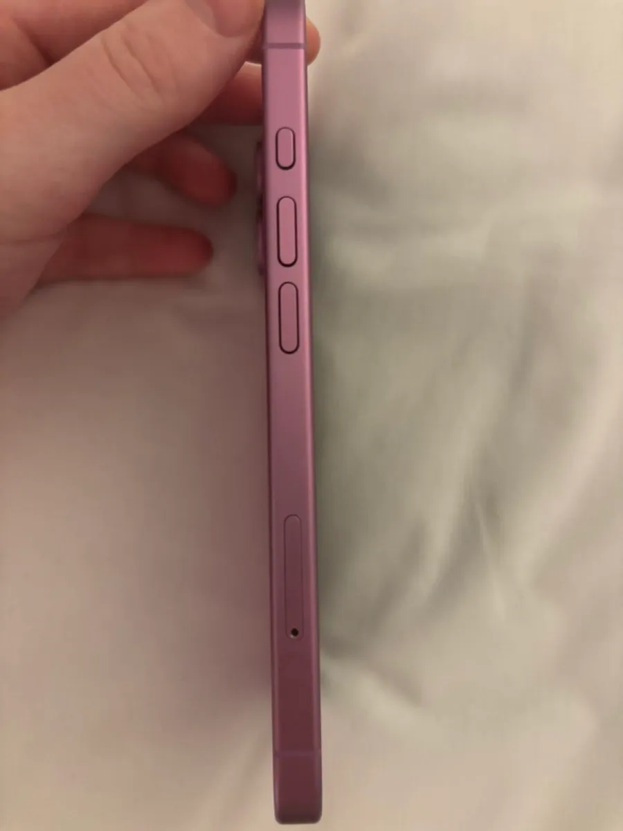 Pink iPhone 16 - Image 3