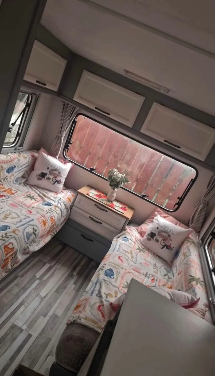 1995 Elddis 6 berth caravan - Image 2