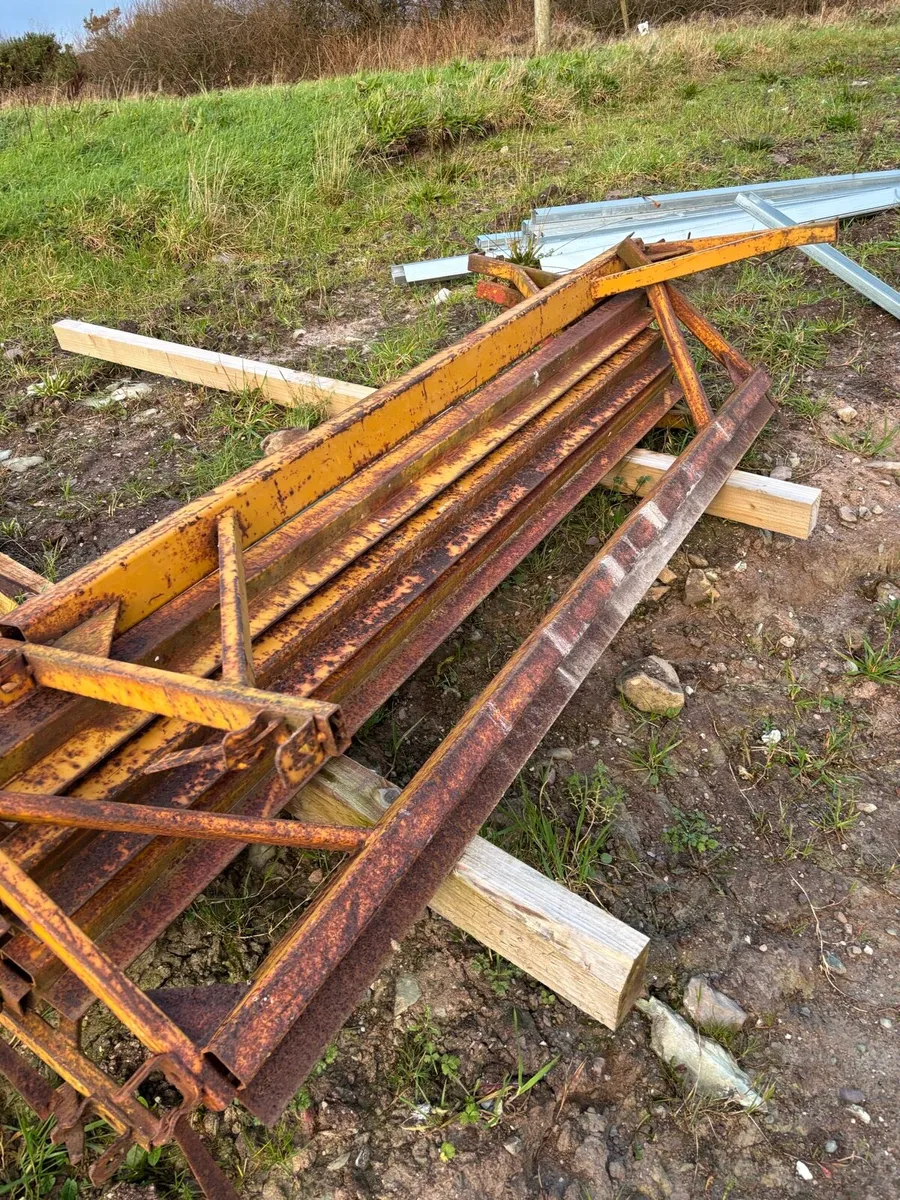 Loading bay transoms - Image 1