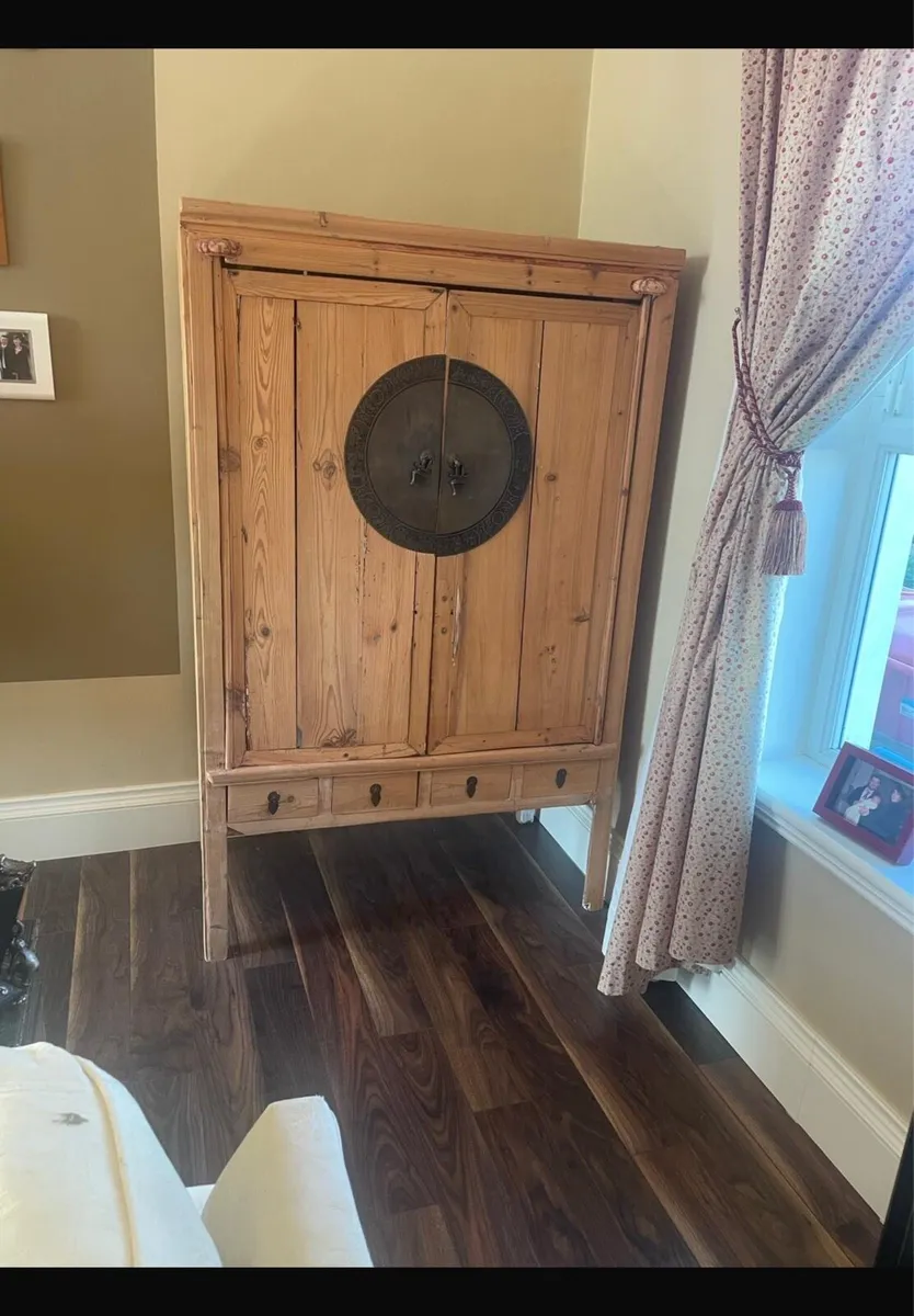 Oriental 2 door freestanding unit