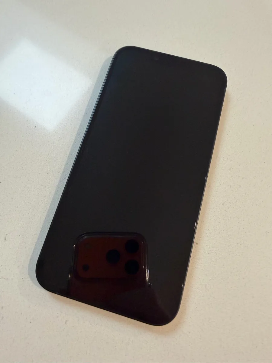 iPhone 16e - Image 2