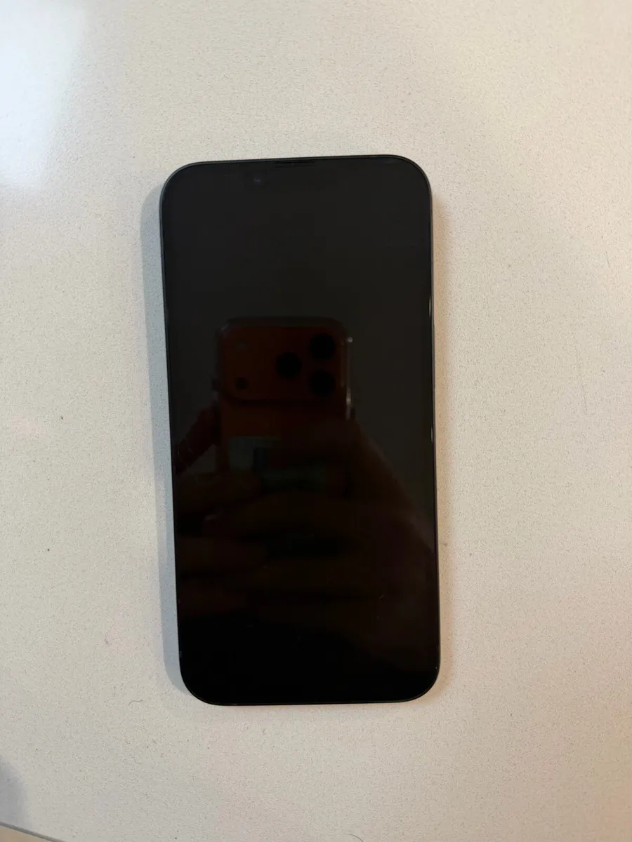 iPhone 16e - Image 3