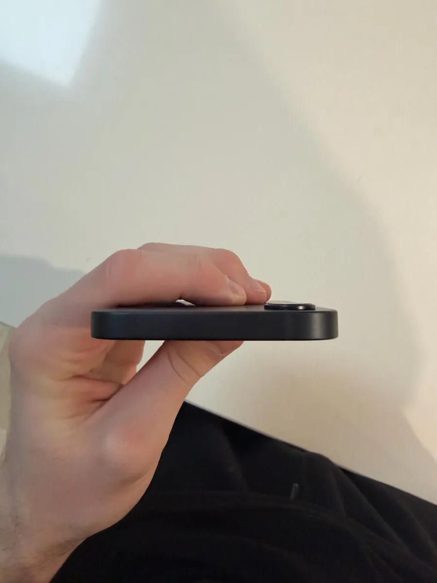 iPhone 16e - Image 4