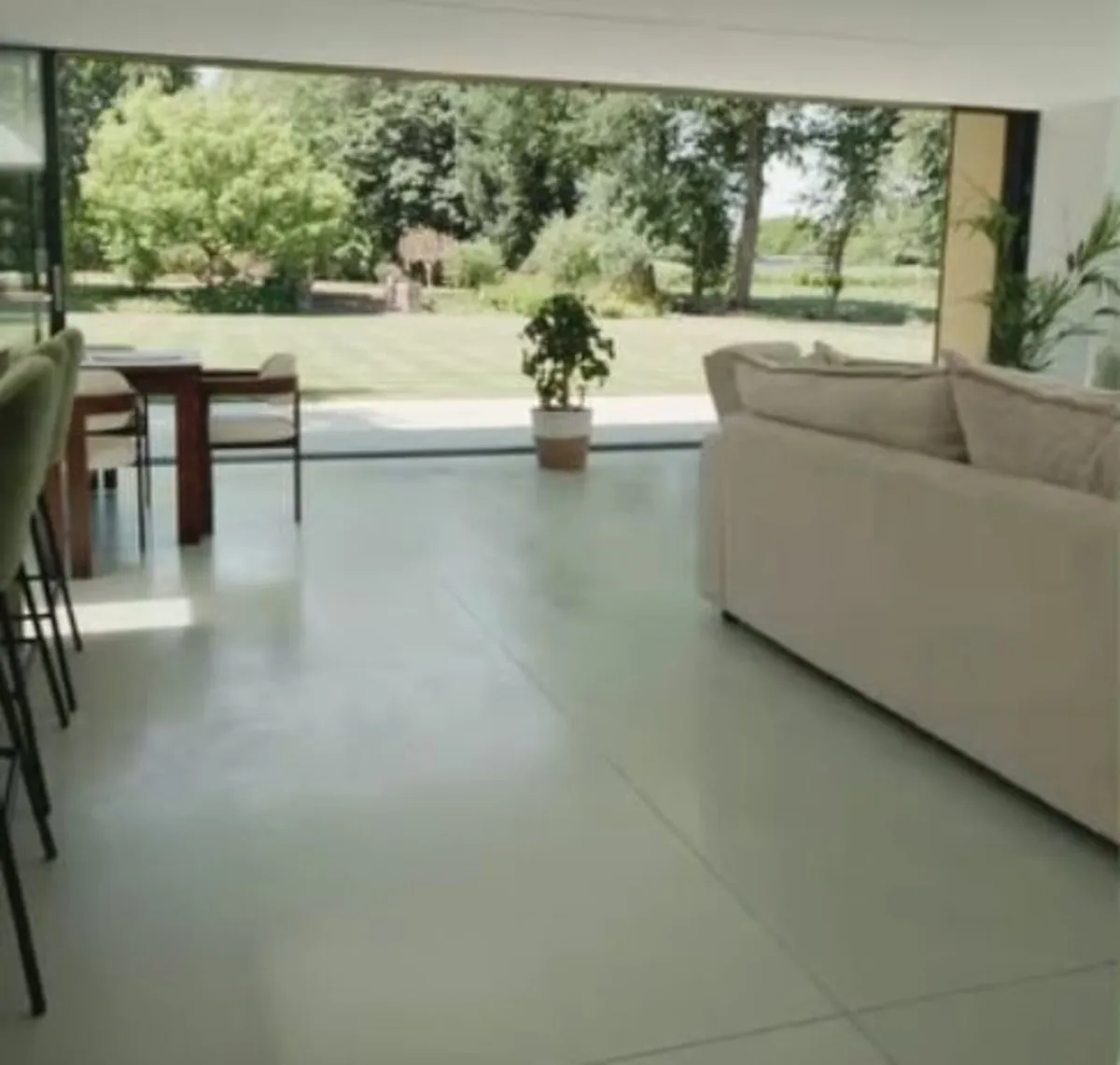 Quartz polished floors