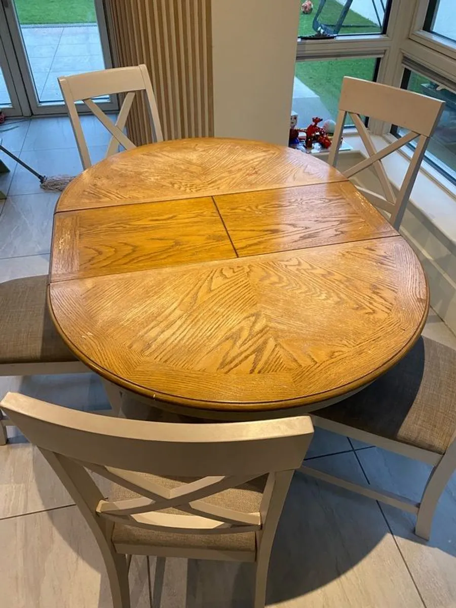 Kitchen table and chairs - Image 1