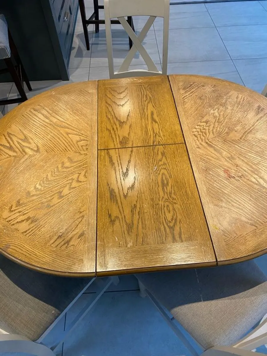 Kitchen table and chairs - Image 2