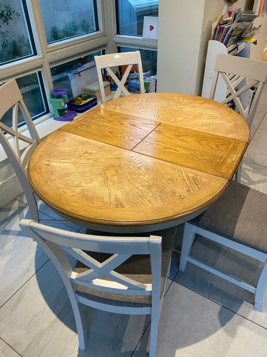Kitchen table and chairs - Image 3