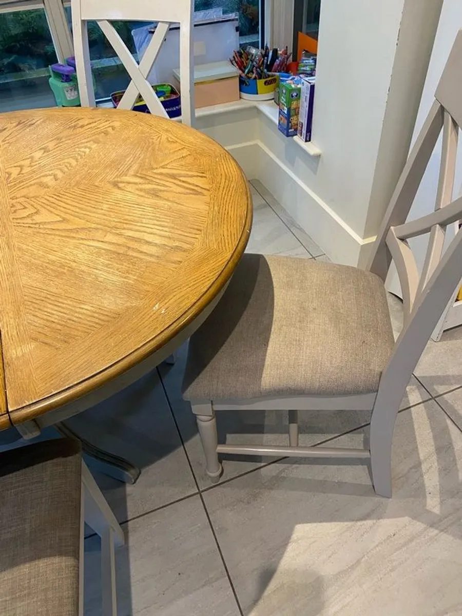 Kitchen table and chairs - Image 4