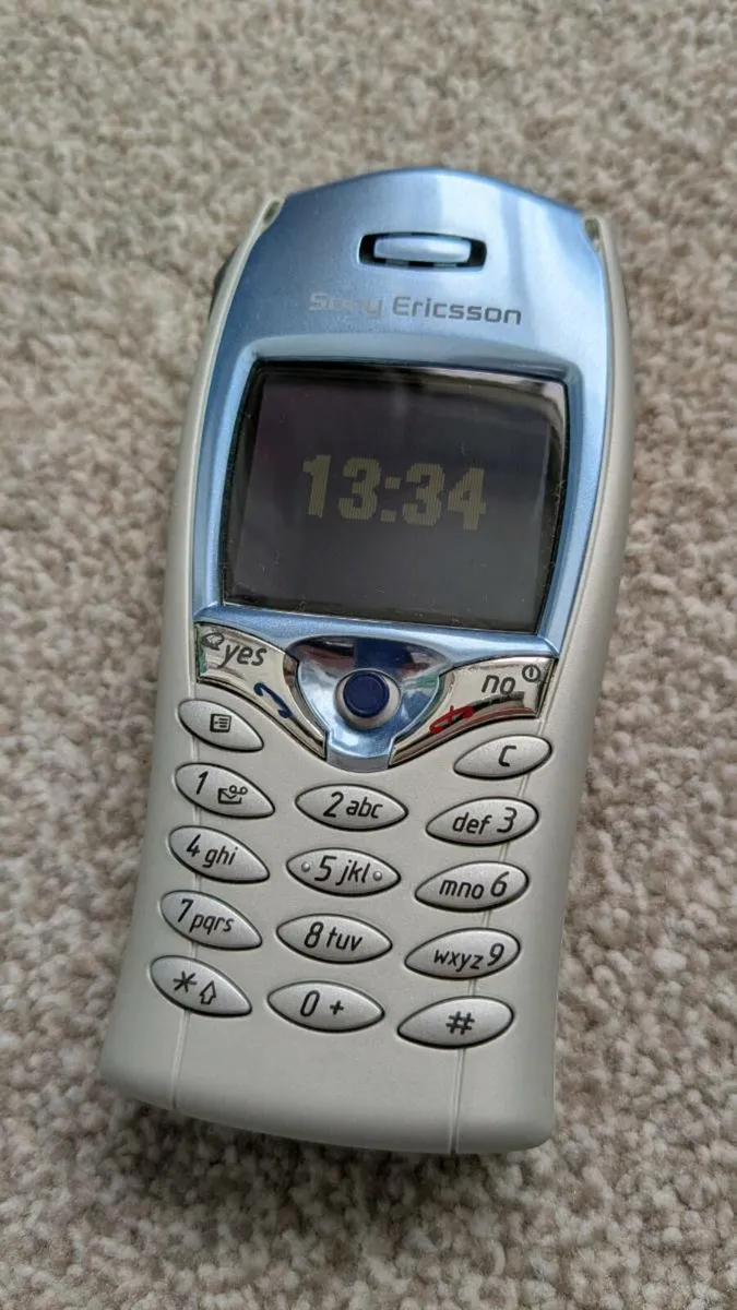 Sony Ericsson T68m - Image 2