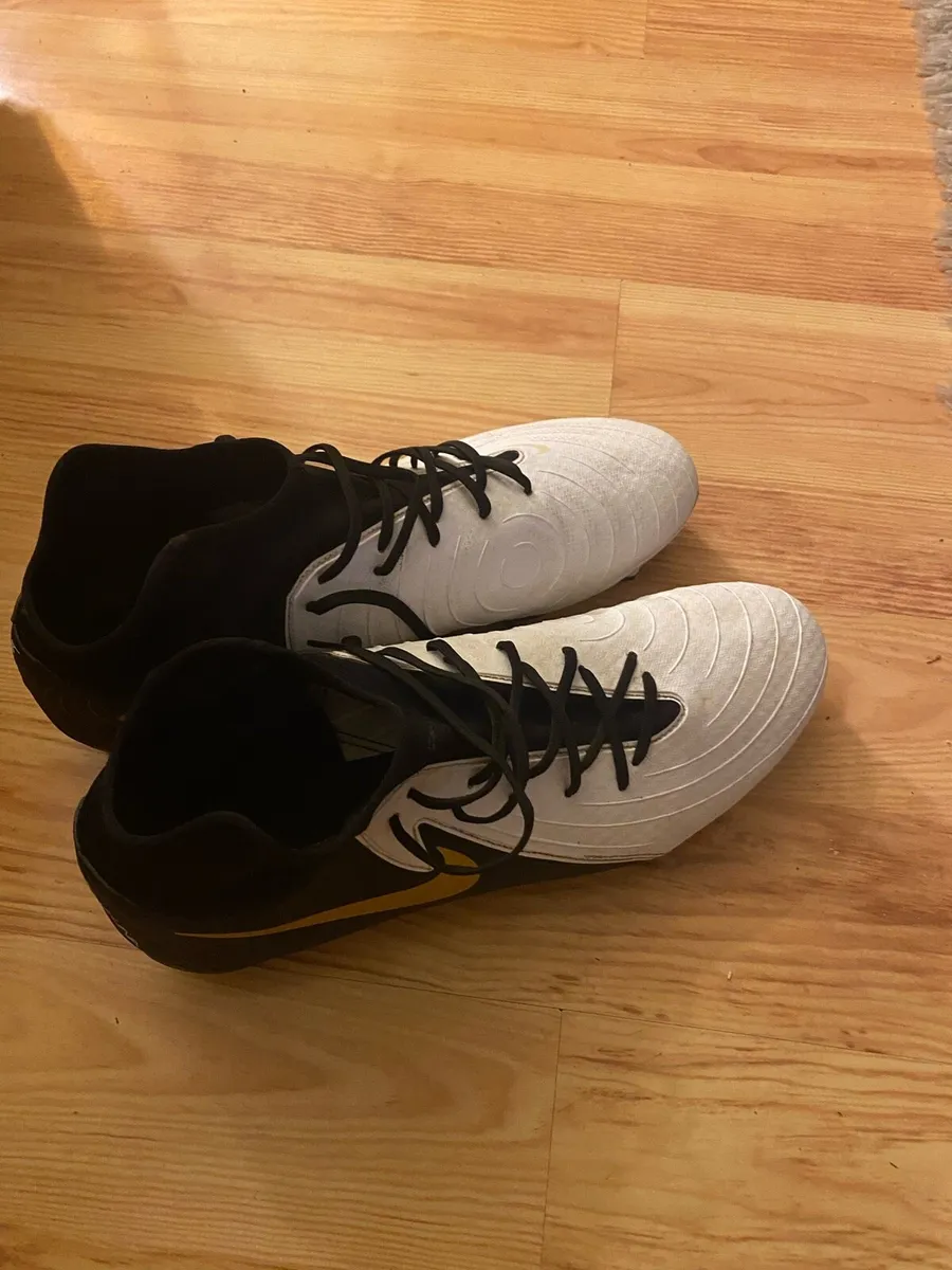 Football boots - Image 1