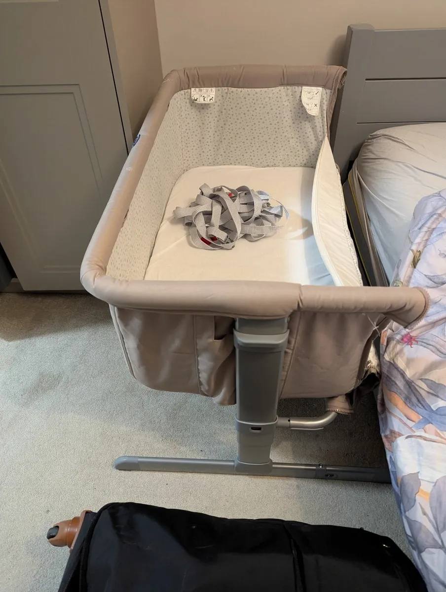 Chicco next2me co sleeper - Image 2