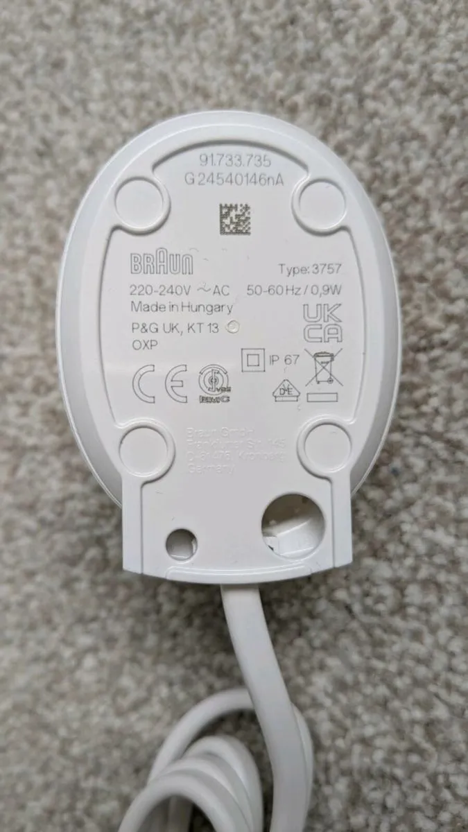 Cables, chargers, power adaptor - Image 2