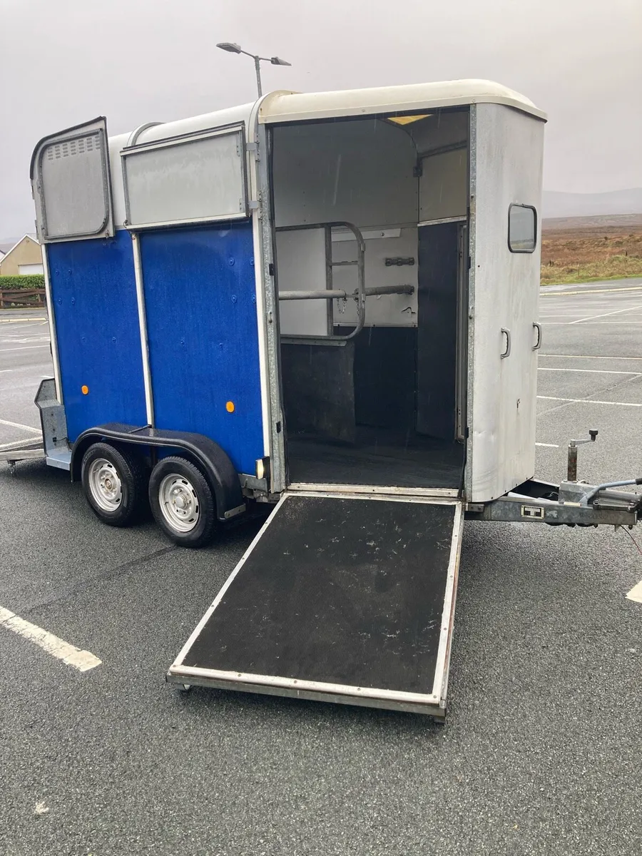 Ifor Williams horse box - Image 1