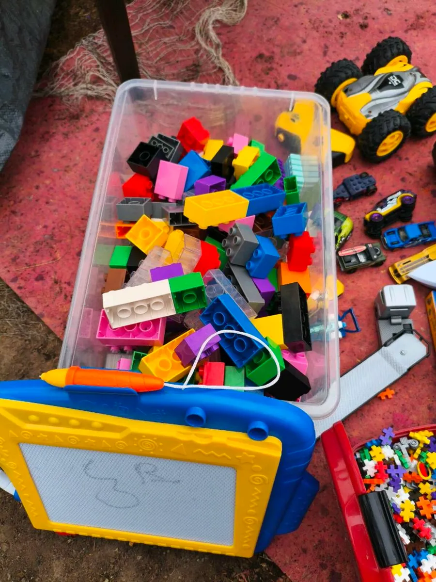 Large like new selection toys ,20 lot - Image 3