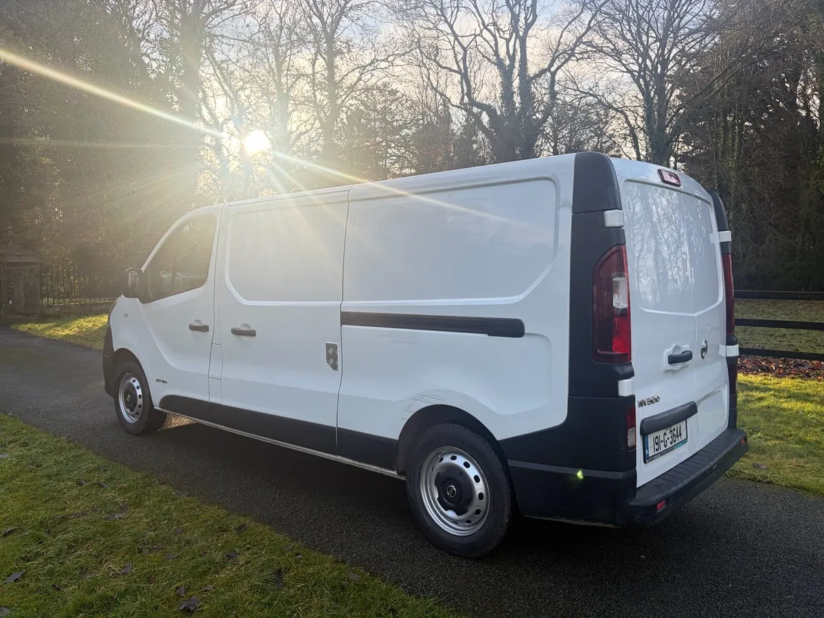 2019 Nissan nv300 tax 06/26 doe 08/26 - Image 3