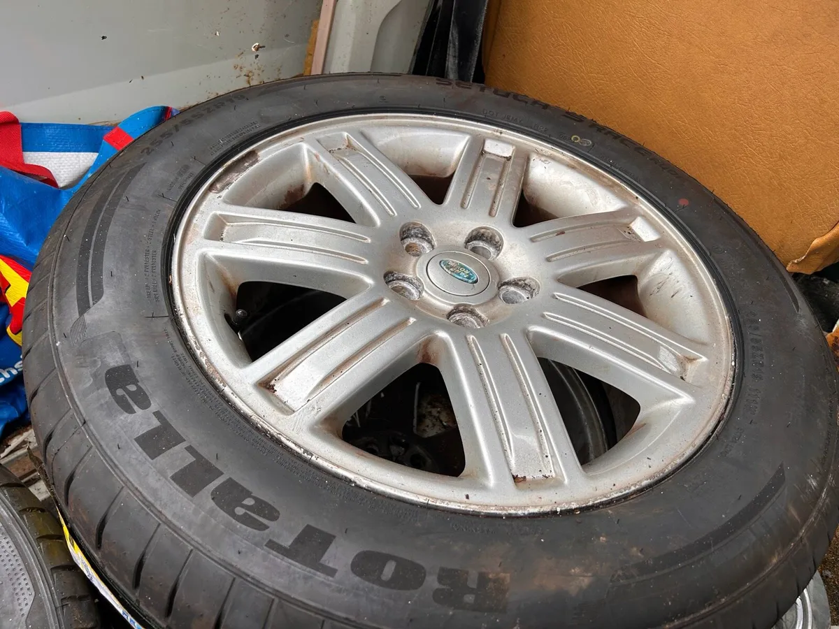 Landrover tyres and rims - Image 3