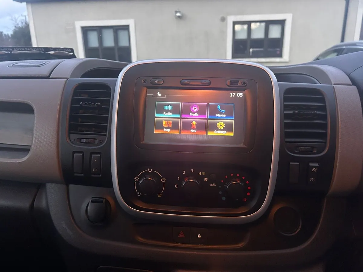 Nissan nv 300 low miles crvt til aug - Image 4