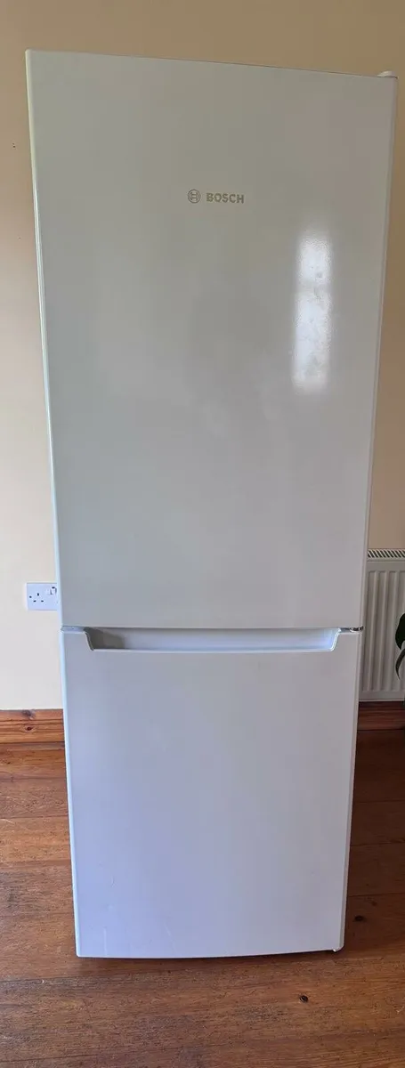 FRIDGE FREEZER - Image 1