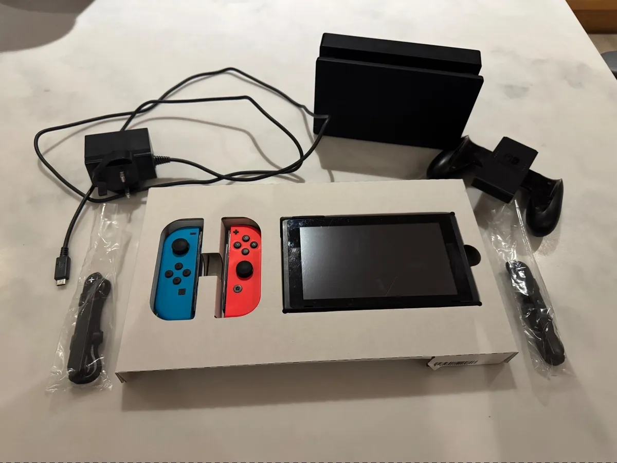 Nintendo Switch - Image 2
