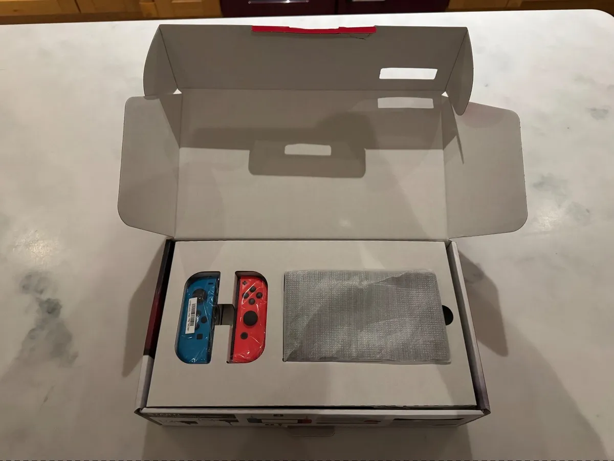 Nintendo Switch - Image 3
