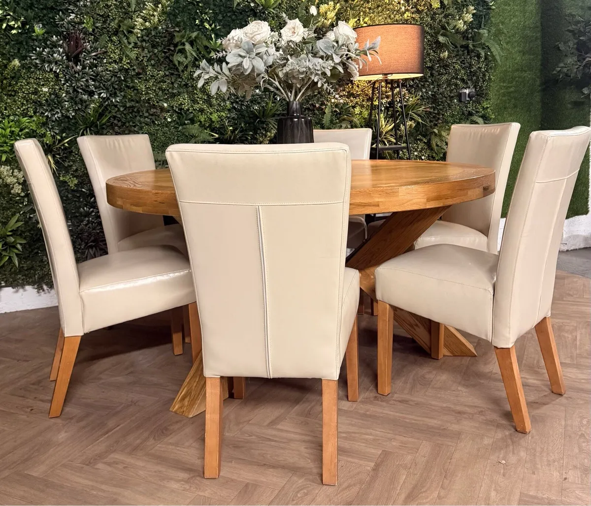 Solid oak kitchen table & 6 chairs/dining set - Image 1