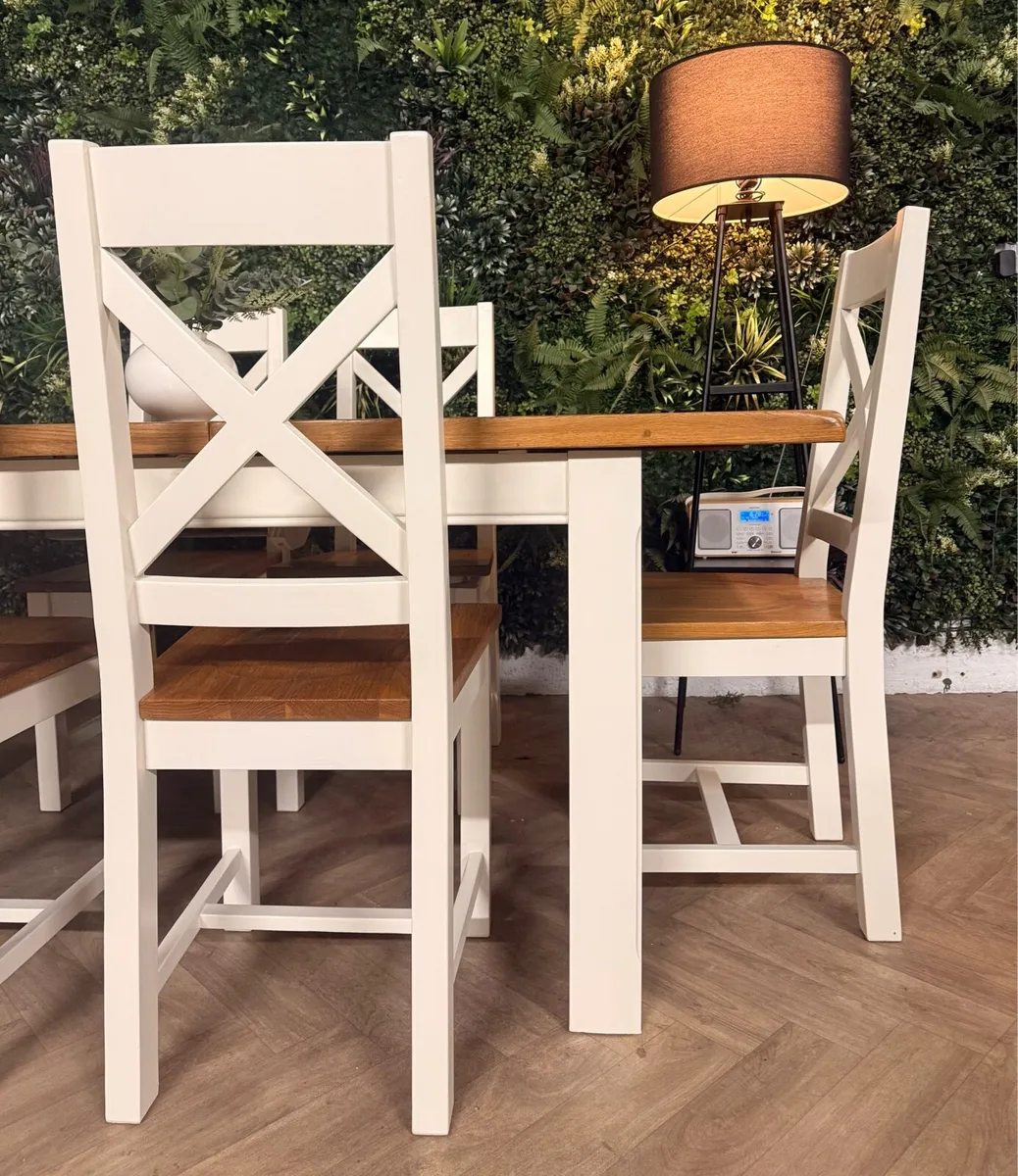 Extending oak kitchen table & 6 chairs - Image 4