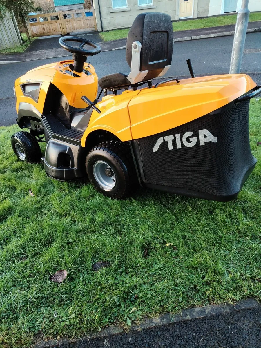 Stiga ride on lawnmower - Image 4