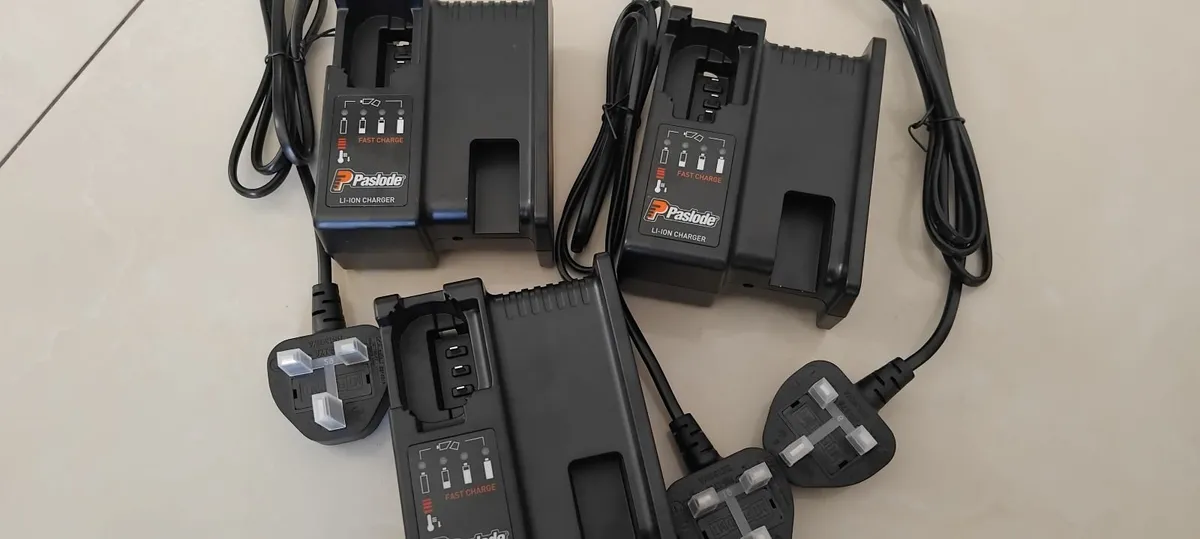 Paslode LI-ION Chargers 240v - Image 1