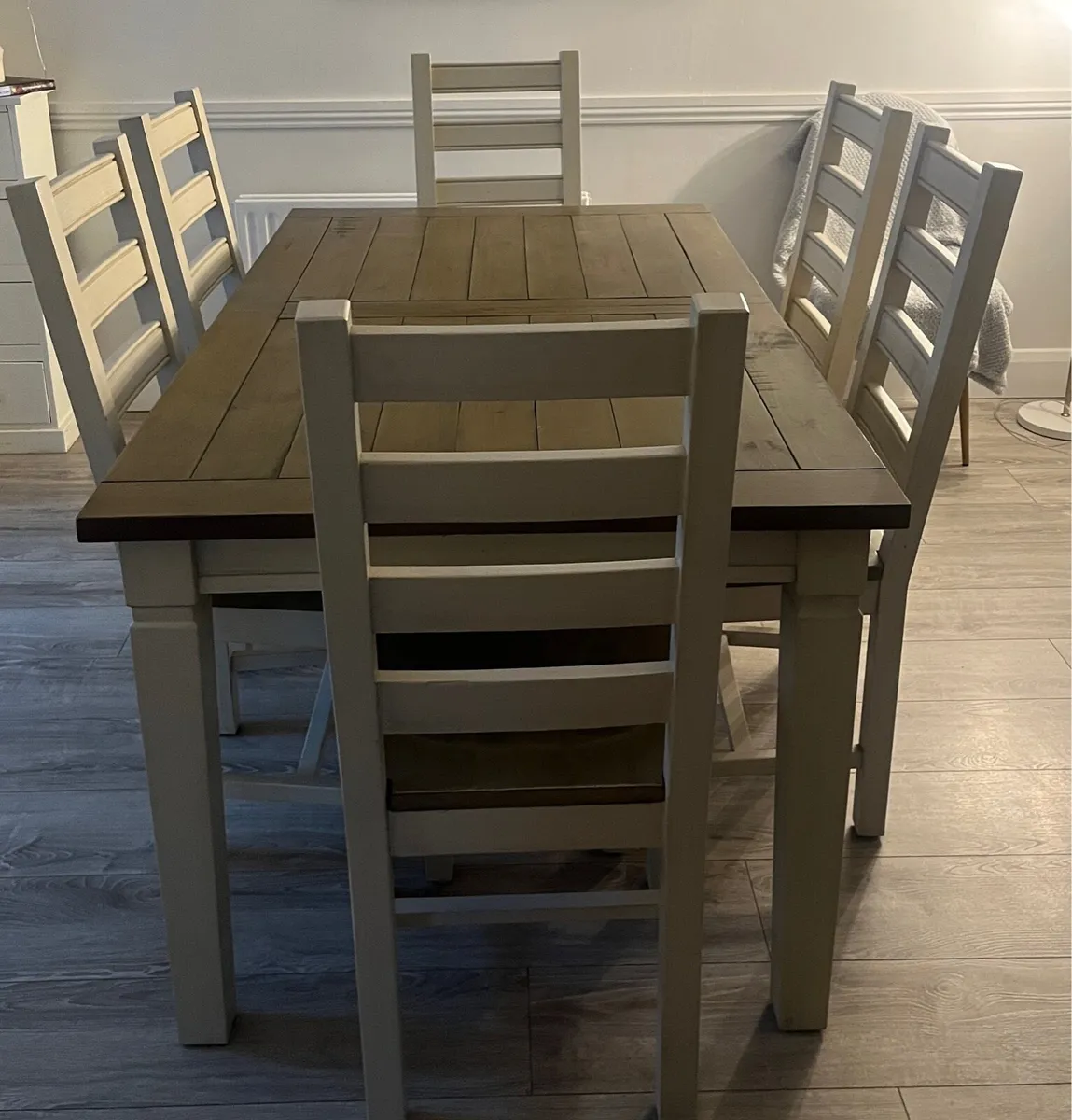 Table and 6 chairs - Image 1