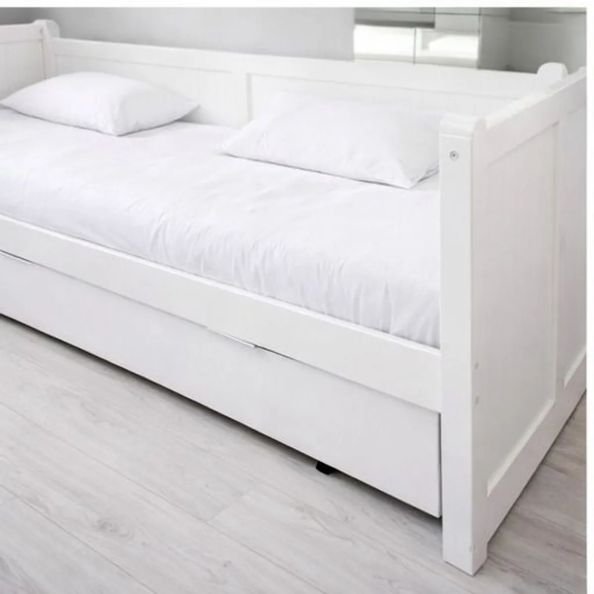 Harvey Norman Somerset Daybed with Trundle and 2 Memory Dream Mattresses [As New] - Image 3