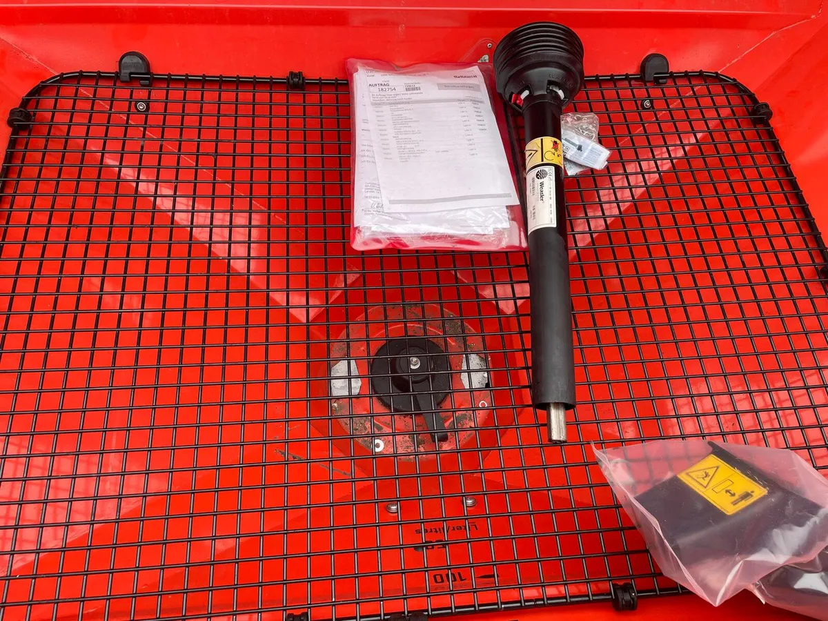 New Rauch MDS 20.2D 2 Tonne Fertilizer Spreader - Image 3