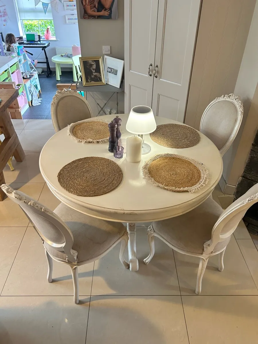 French table and chairs - Image 1
