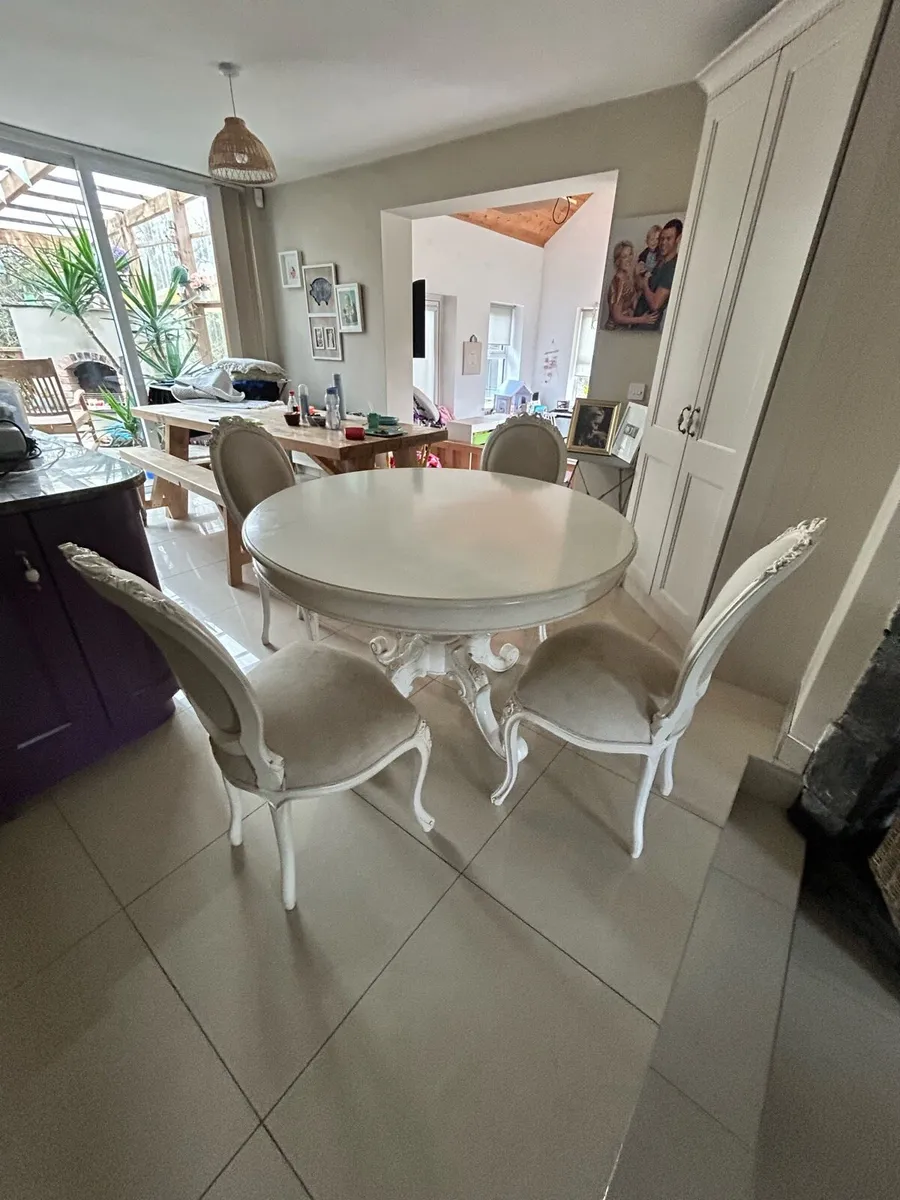 French table and chairs - Image 2