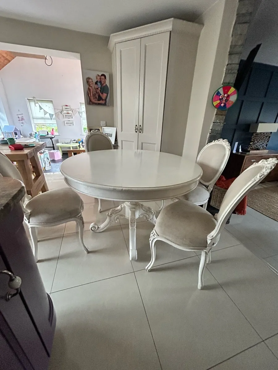 French table and chairs - Image 3