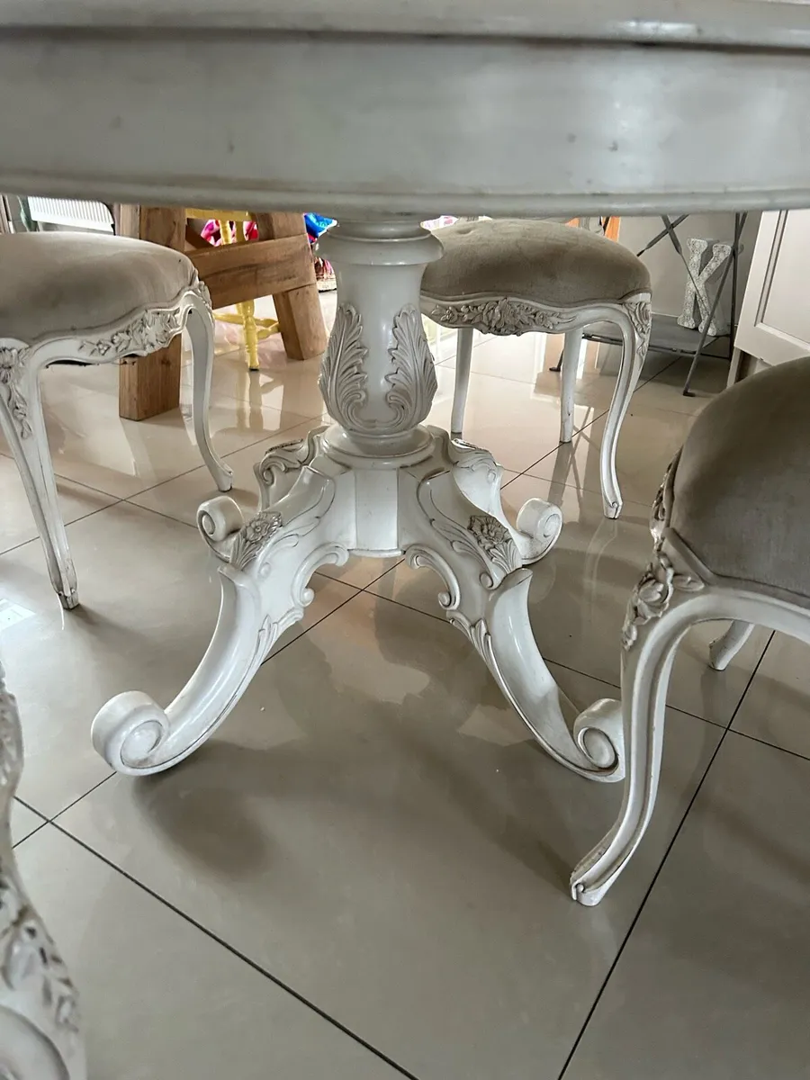 French table and chairs - Image 4