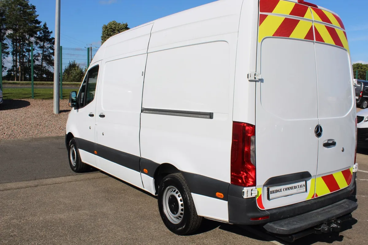 2022 Mercedes-Benz Sprinter 315 L2H2 RWD 6300kgs - Image 4