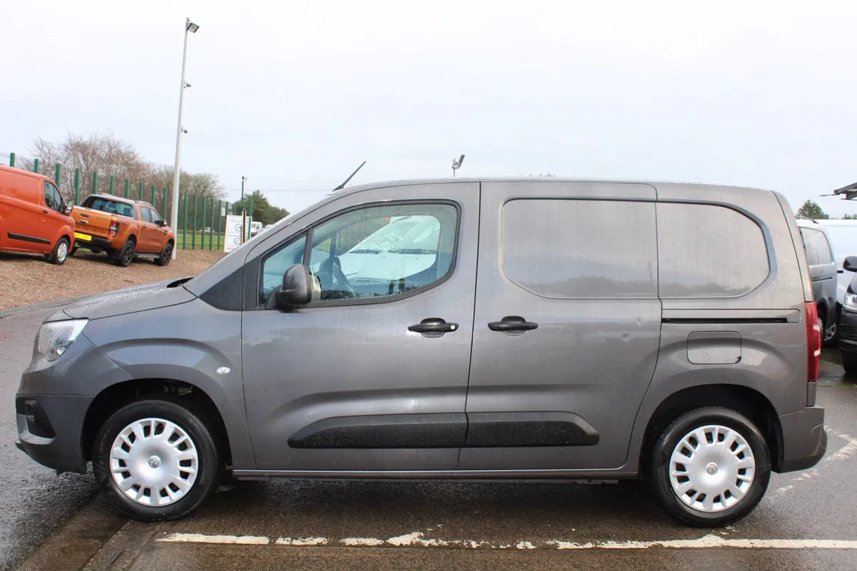 2021 Vauxhall Combo L1H1 Sportive - Image 2