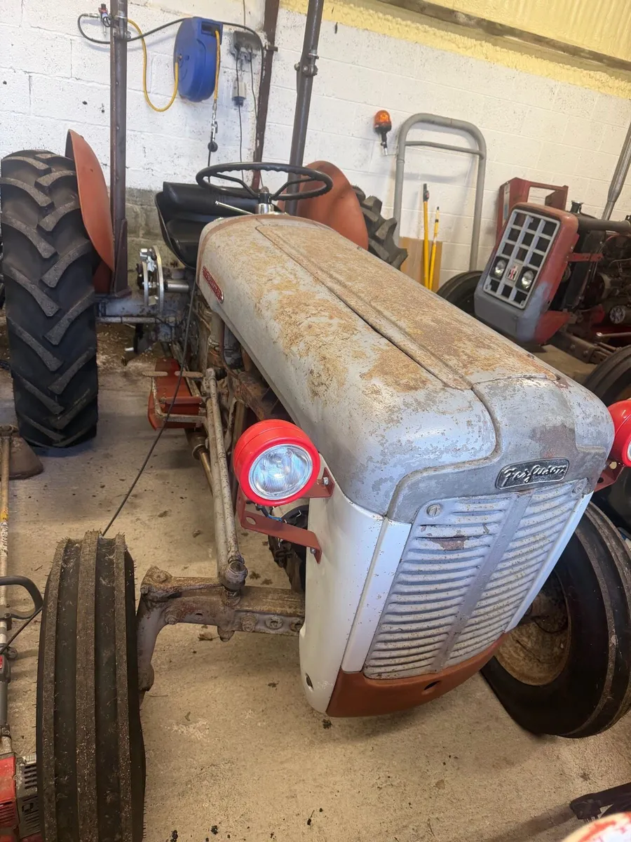 6 vintage tractors - Image 1