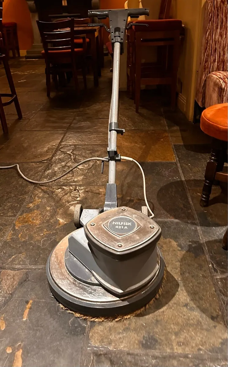 Nilfisk 421A floor polisher / buffer - Image 1