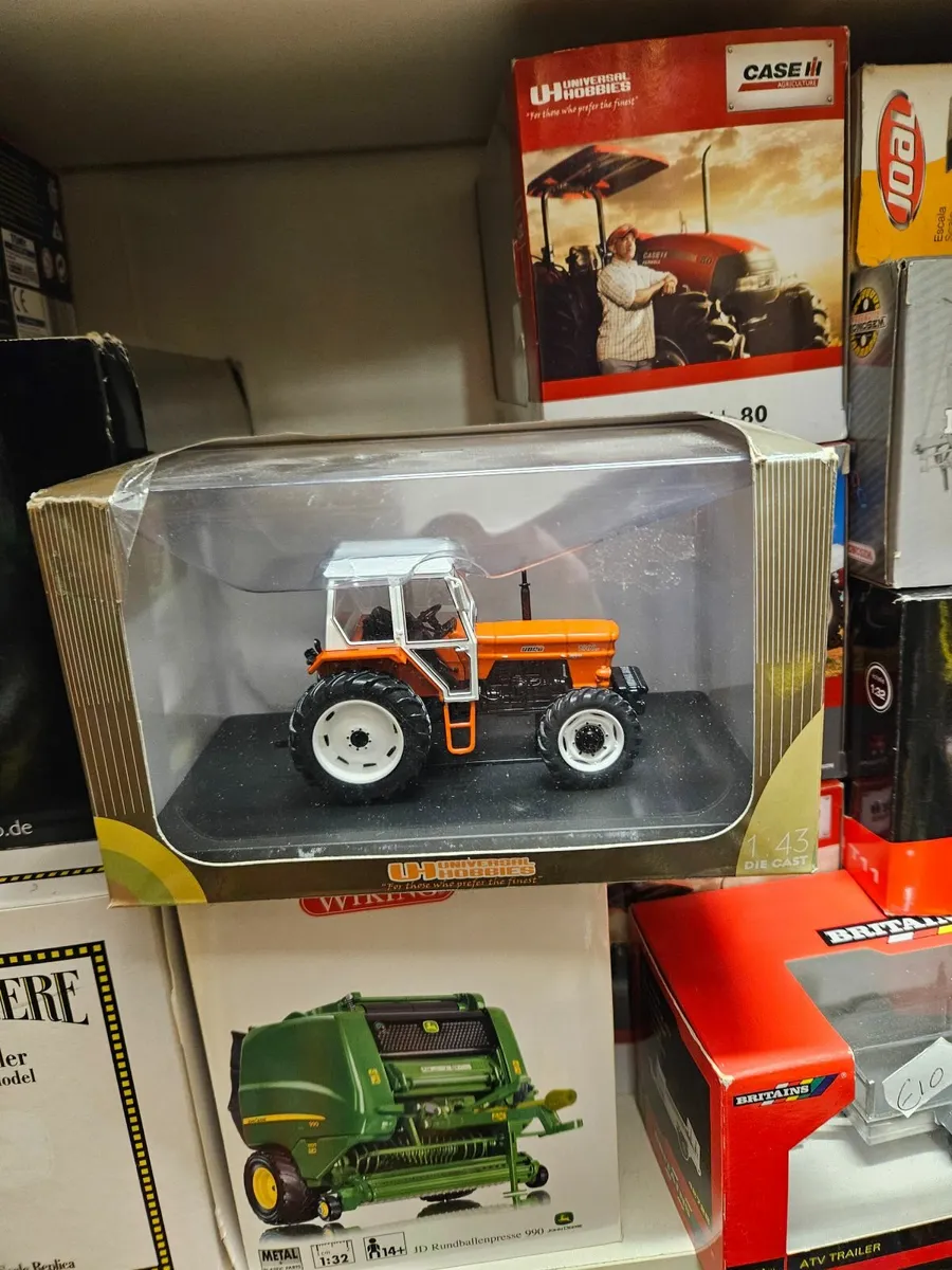 Britain's Universal Hobbies Fiat Tractor 1.43