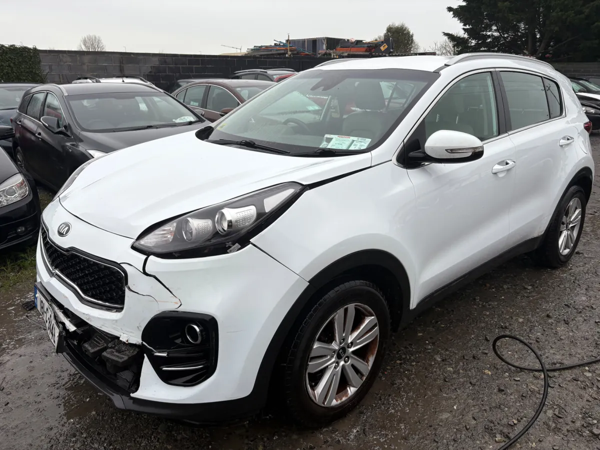 181 Kia Sportage 1.7 Dsl high spec light damage - Image 4