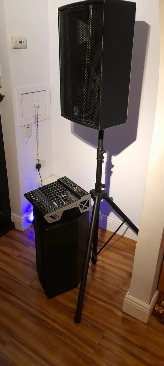 Set of martin audio speakers - Image 1