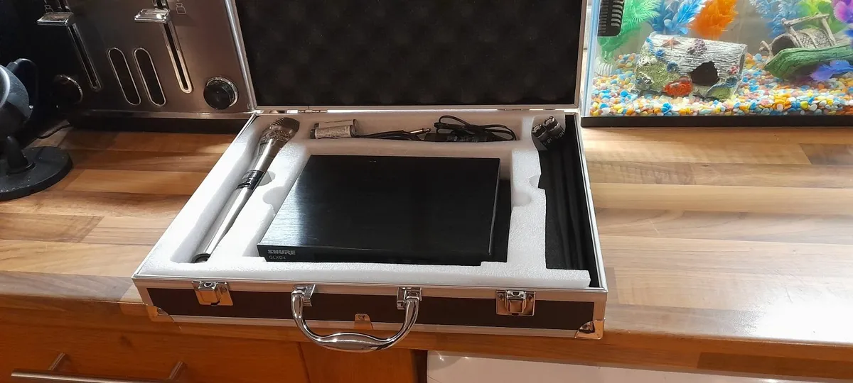 Shure qlxd4 wireless microphone - Image 4