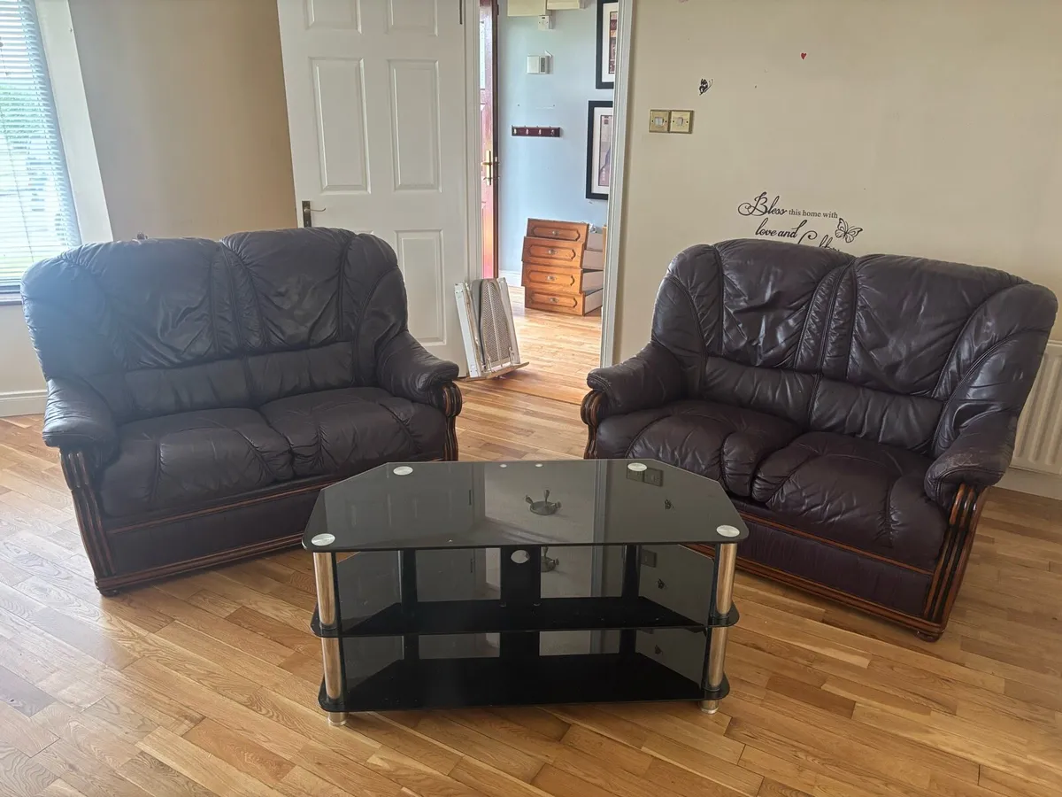 Couches, TV stand and Oak kitchen doors - Image 1