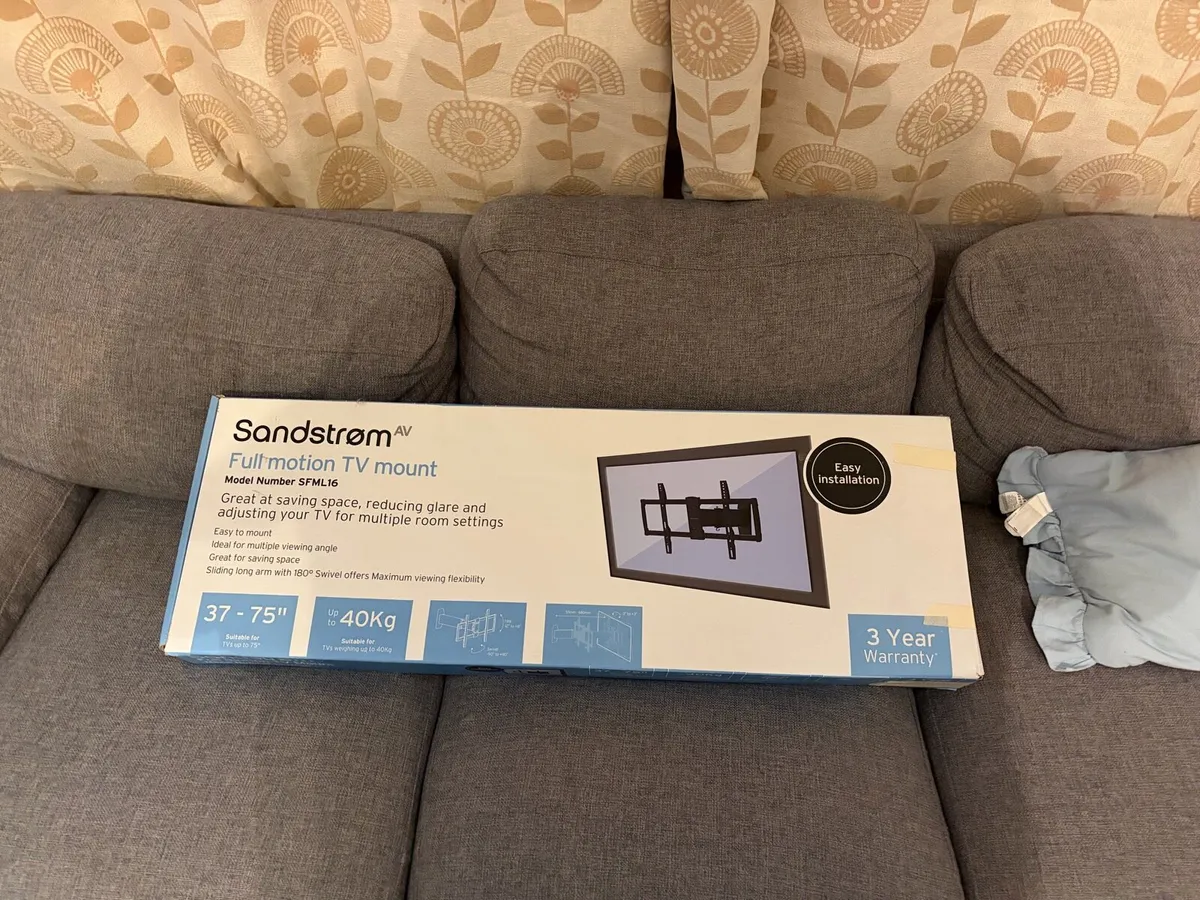 Television brackets - Image 1