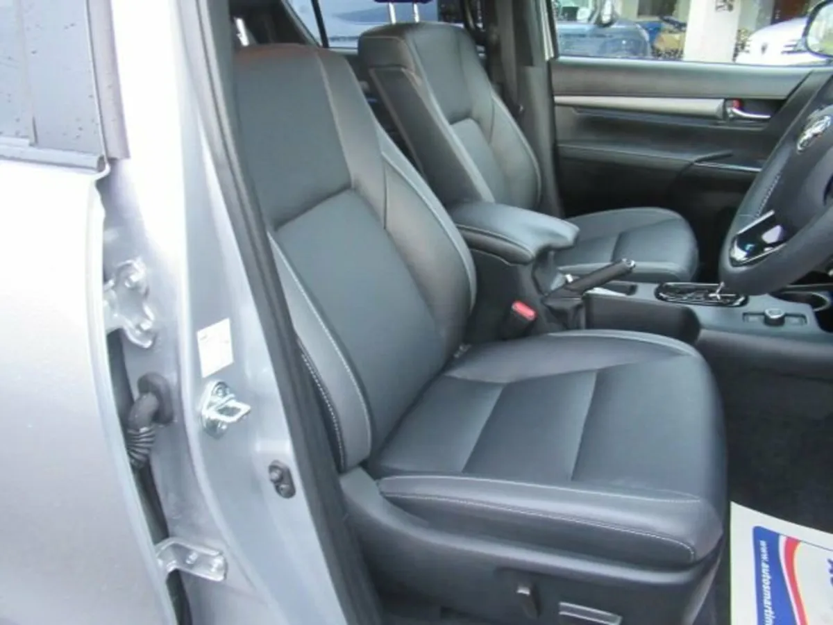 2.8 D-4D-h Invincible X Pickup 4dr Diesel Hybrid A - Image 3