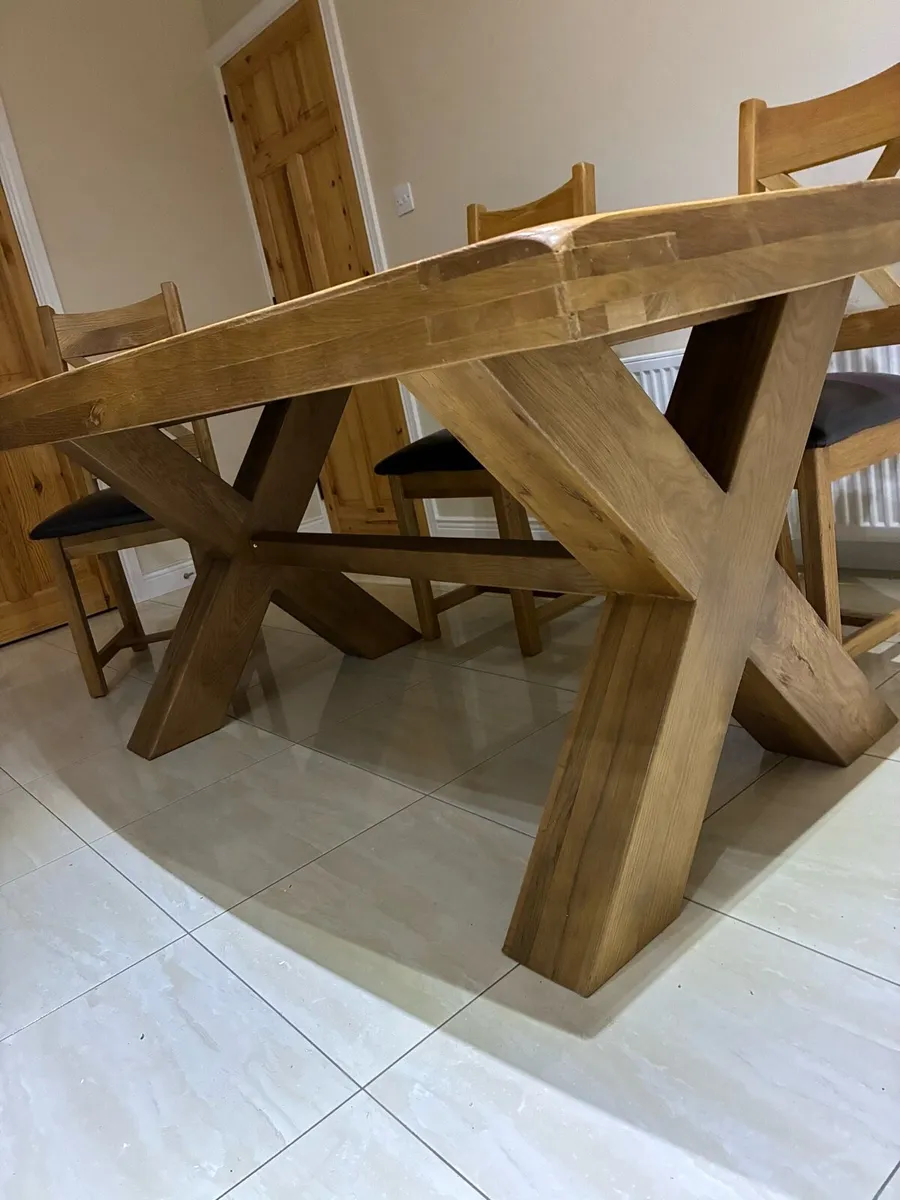 Table and chairs - Image 2