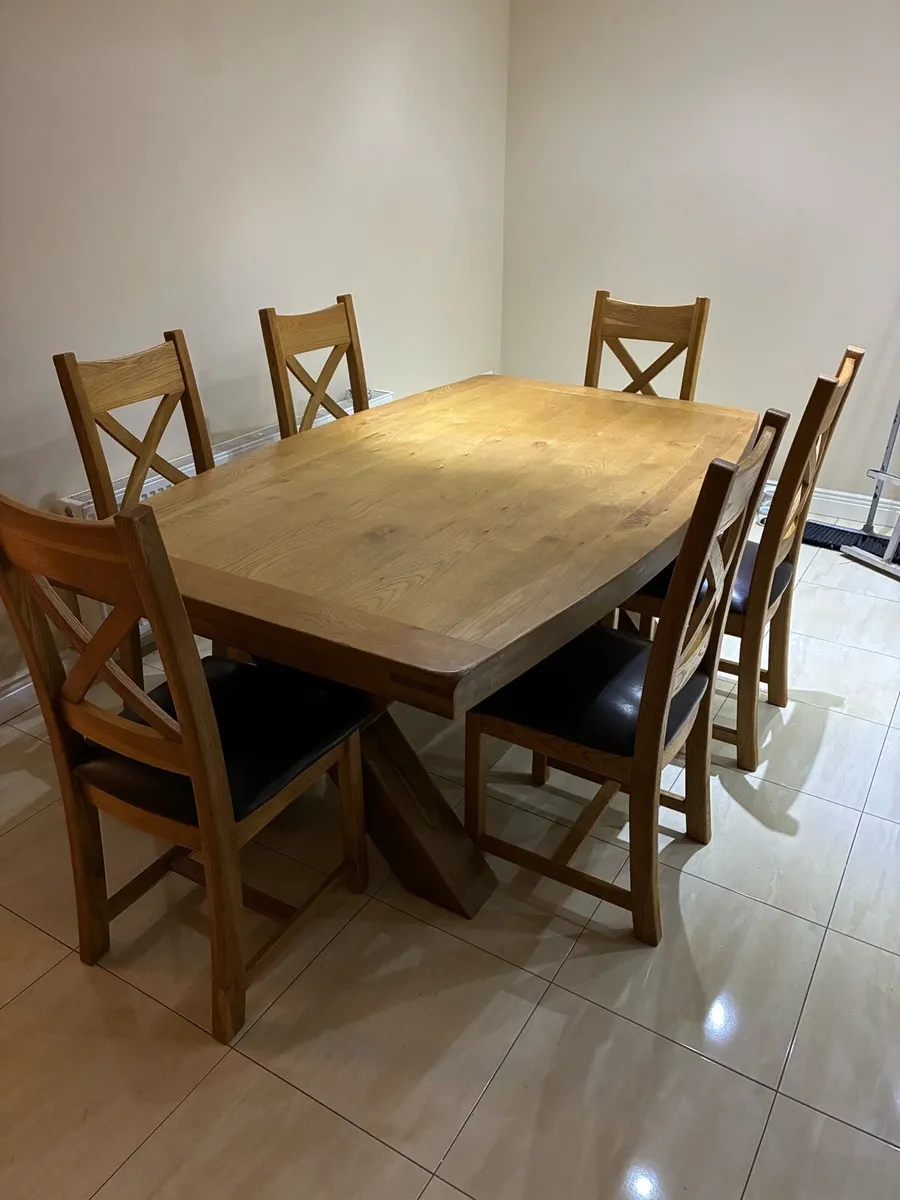 Table and chairs - Image 4